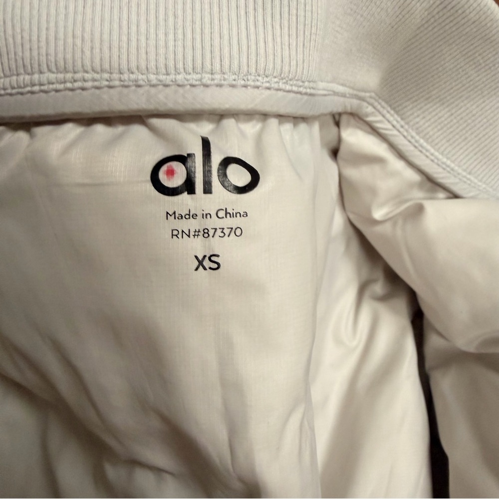 ALO Yoga Off Duty Bomber Jacket Womens XS  Silver Metallic Down Insulated - Picture 10 of 11